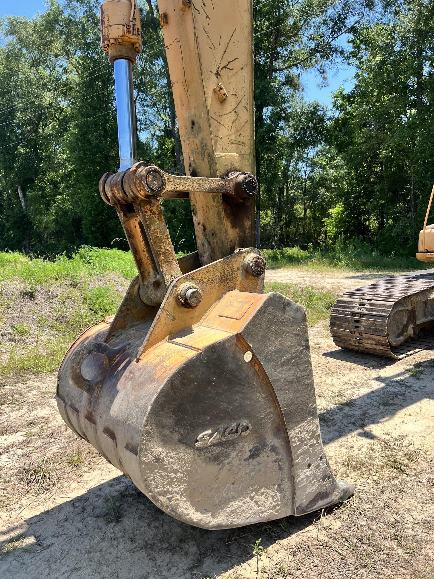 2003 CASE CX240 - Image 10