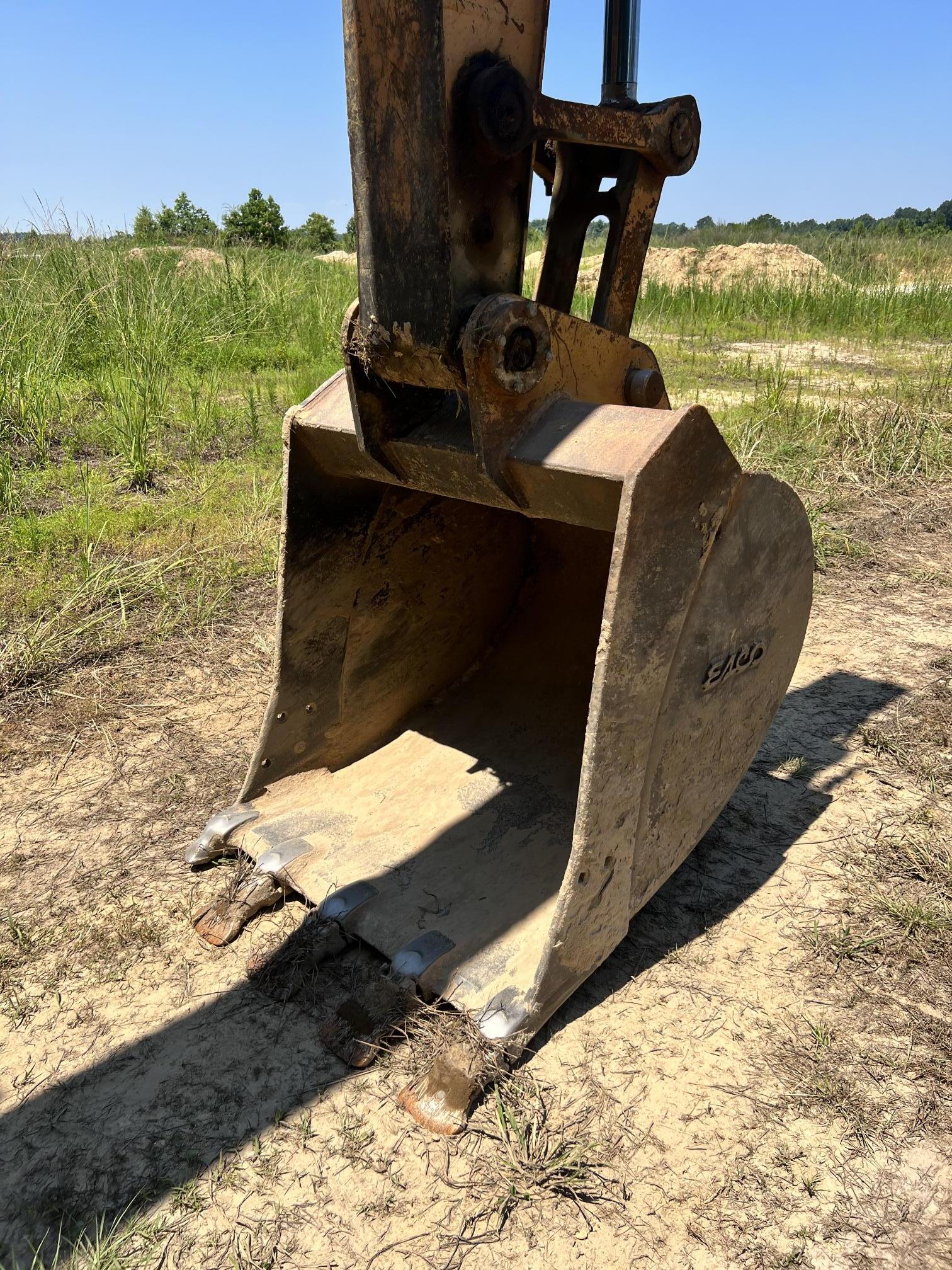 2003 CASE CX240 - Image 12