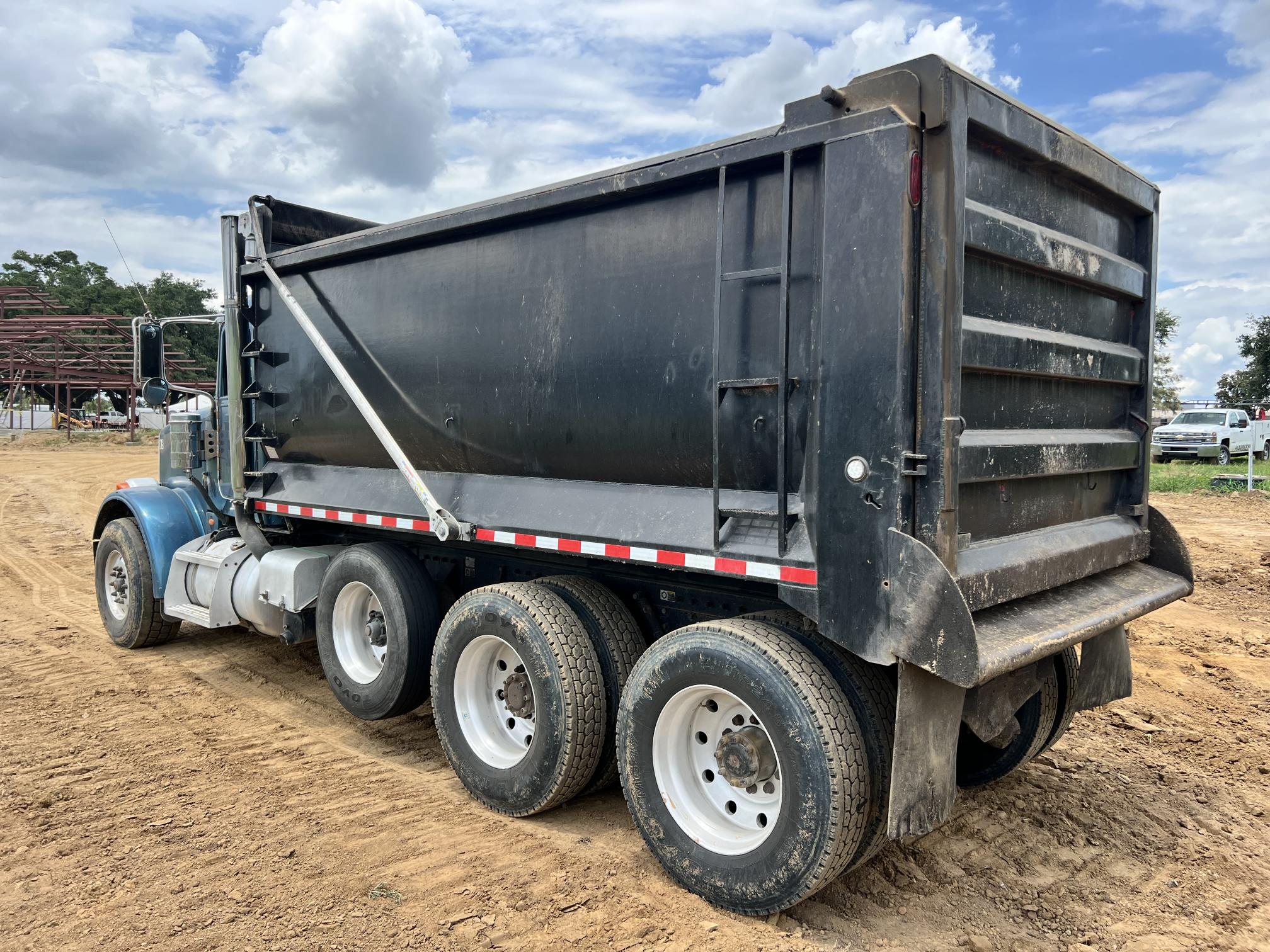 2008 PETERBILT 365 - Image 10