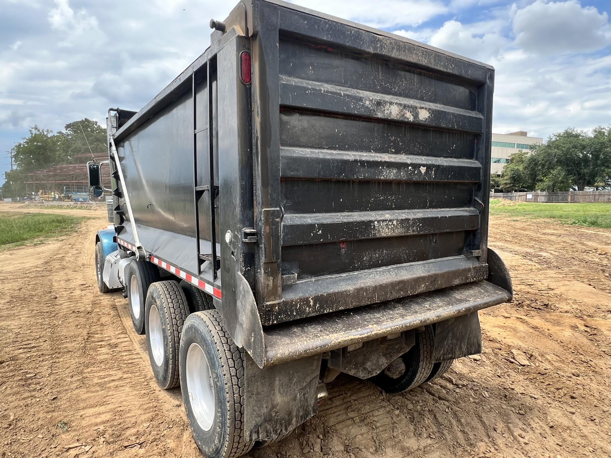 2008 PETERBILT 365 - Image 11