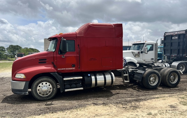 2012 MACK CXU613