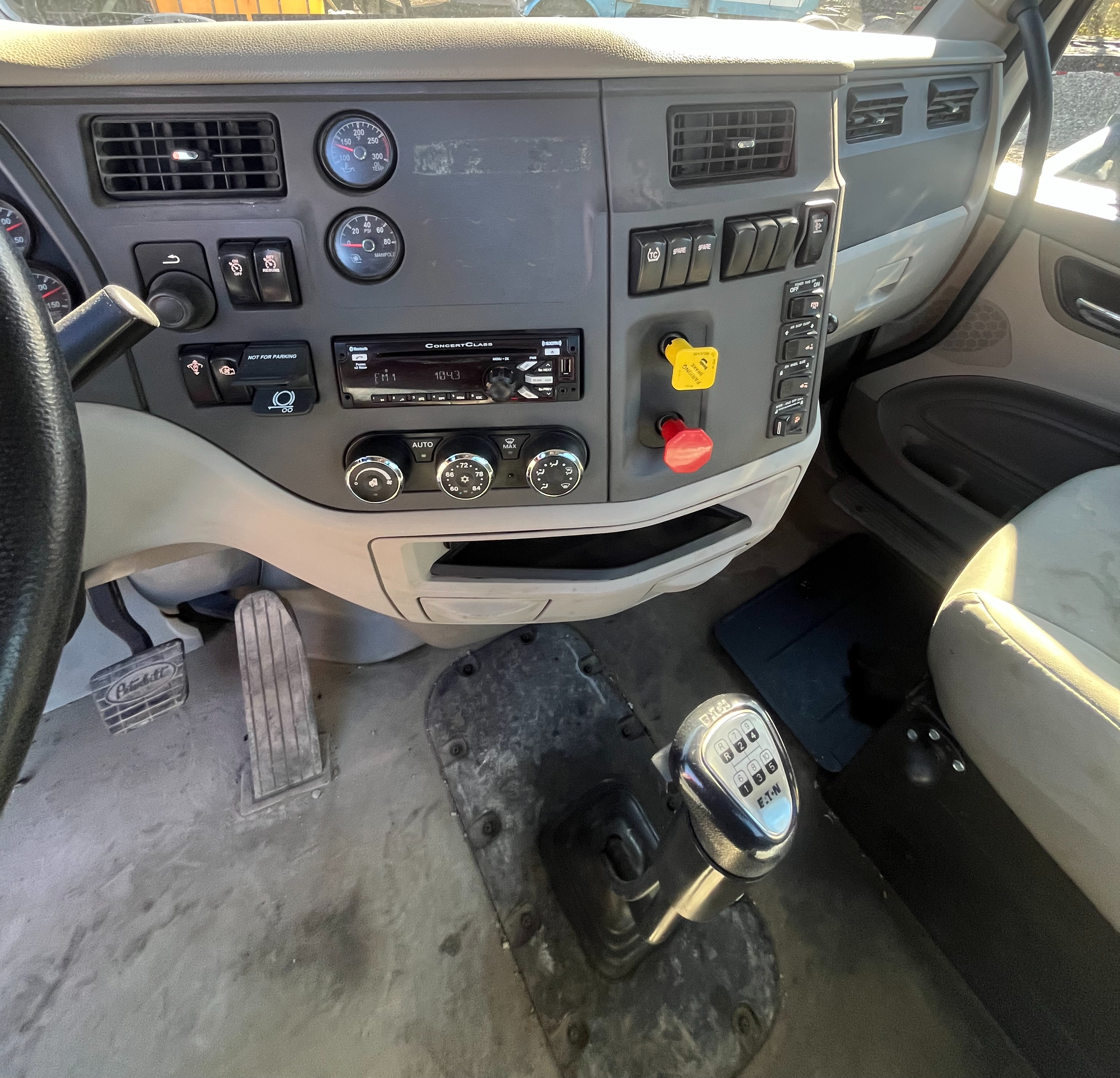 2018 PETERBILT 579 - Image 12