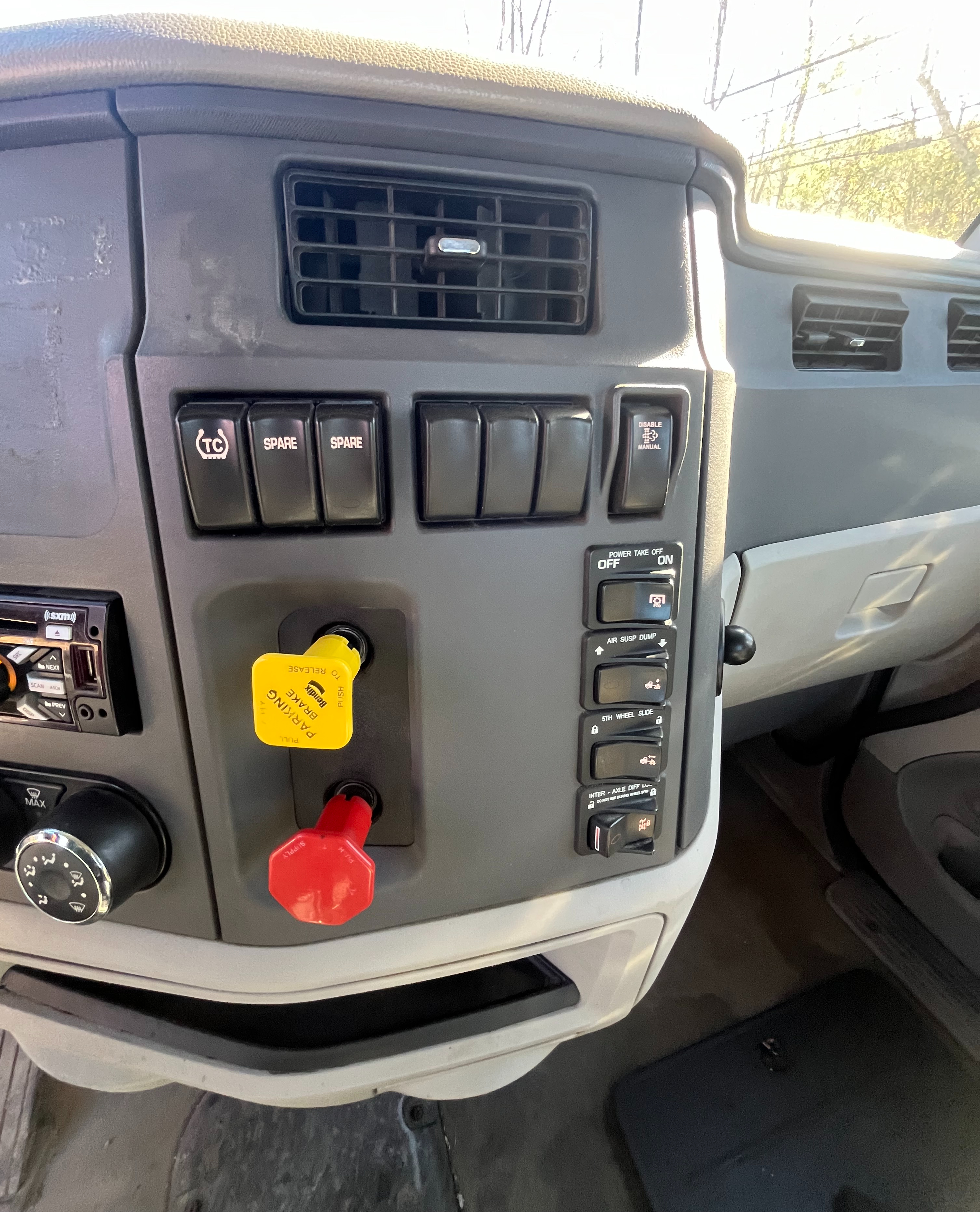 2018 PETERBILT 579 - Image 14