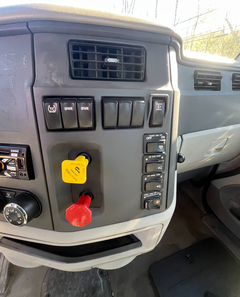 2018 PETERBILT 579 - Image 14