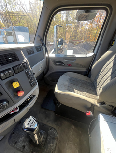 2018 PETERBILT 579 - Image 15