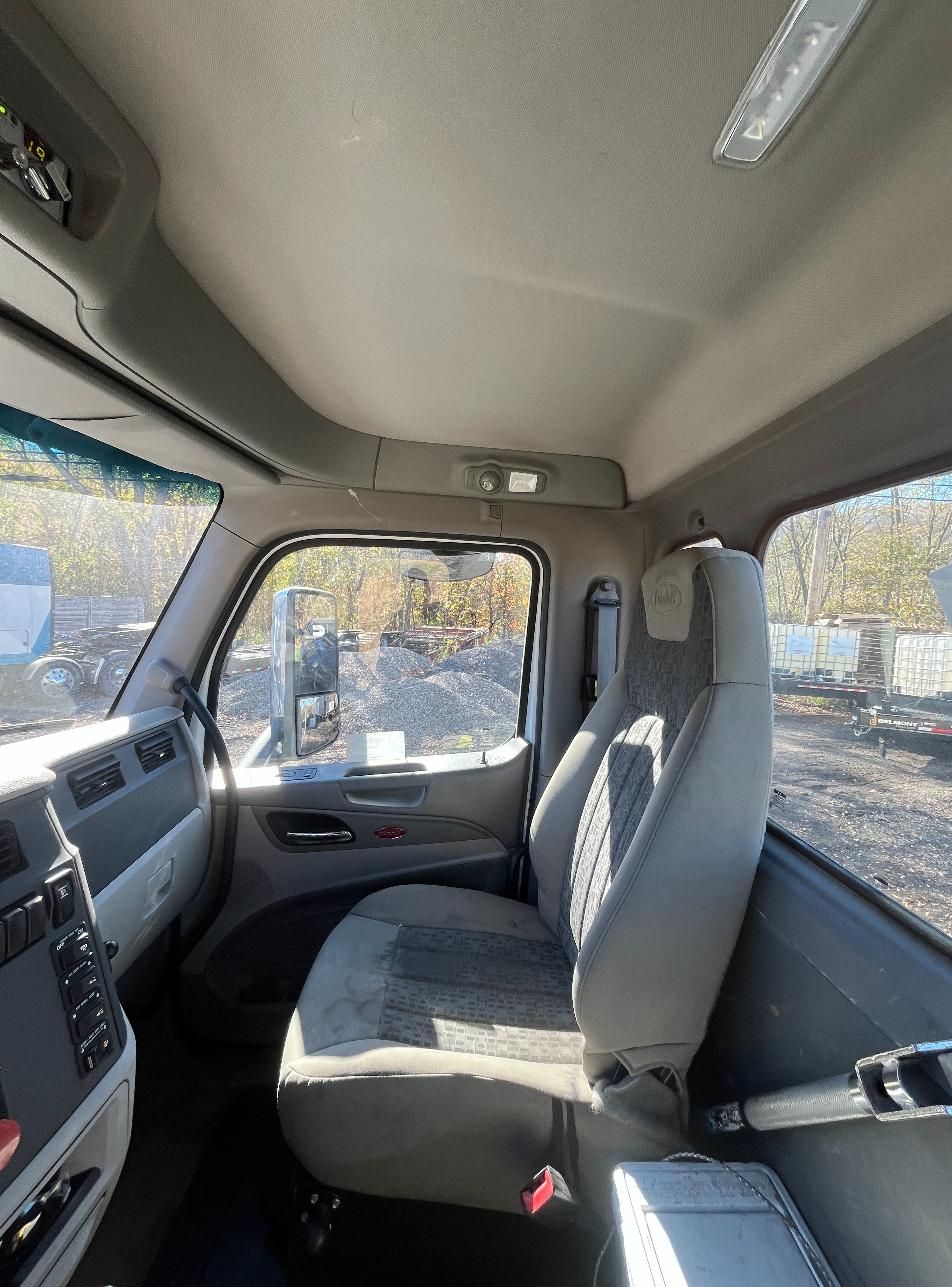 2019 PETERBILT 579 - view 16 of 31