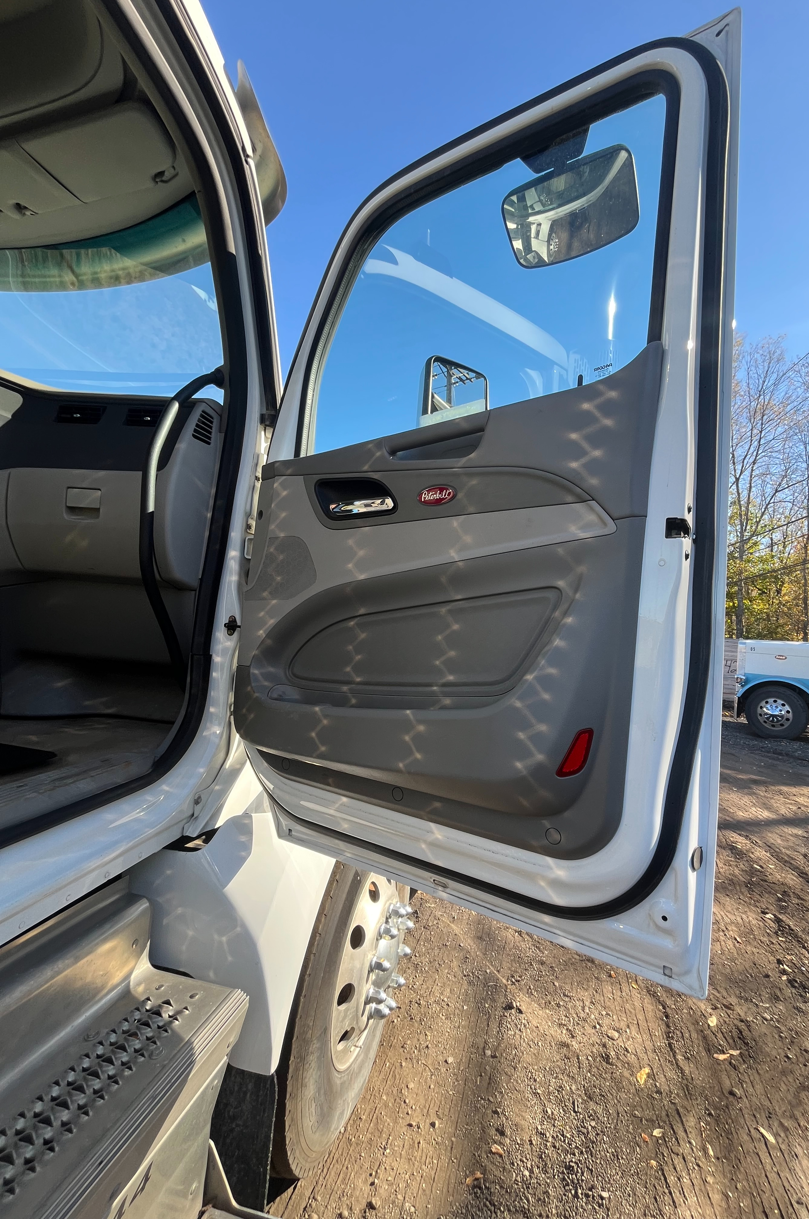 2018 PETERBILT 579 - Image 17