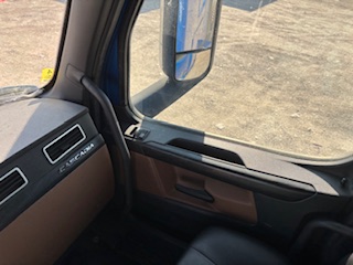 2023 FREIGHTLINER - view 17 of 27
