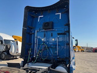 2023 FREIGHTLINER - view 9 of 27