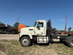 2010 MACK Pinnacle CHU 613 - Image 2