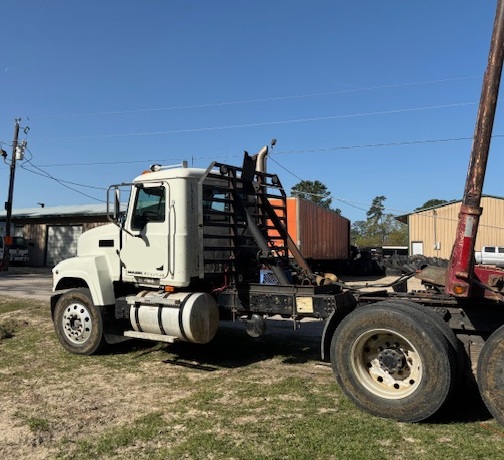 2010 MACK Pinnacle CHU 613 - Image 3