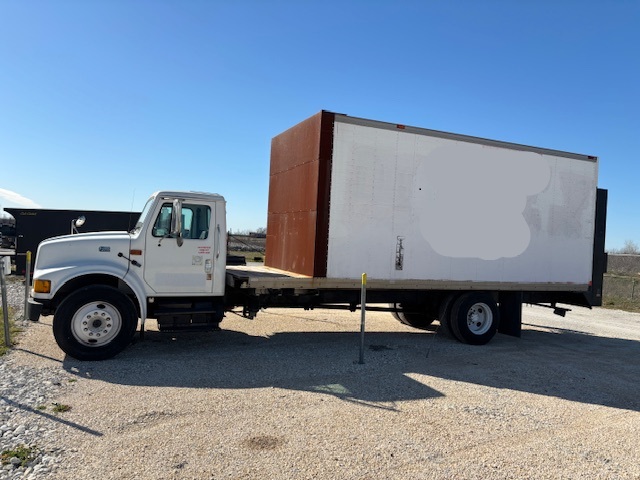 2000 INTERNATIONAL 4700 - Image 2