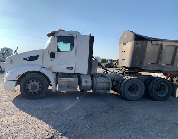 2019 PETERBILT 579 - view 4 of 19