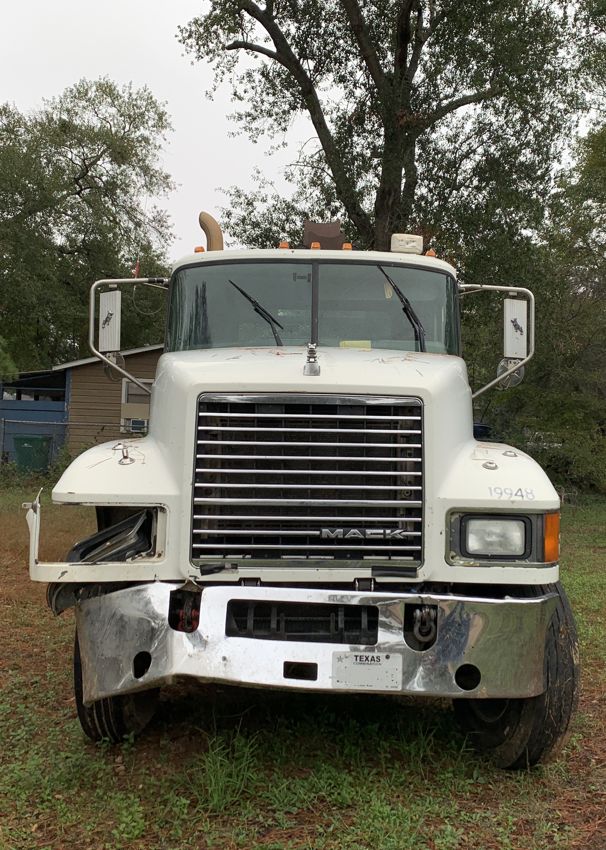 2010 MACK CHU613 - Image 2