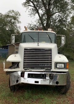 2010 MACK CHU613 - Image 2