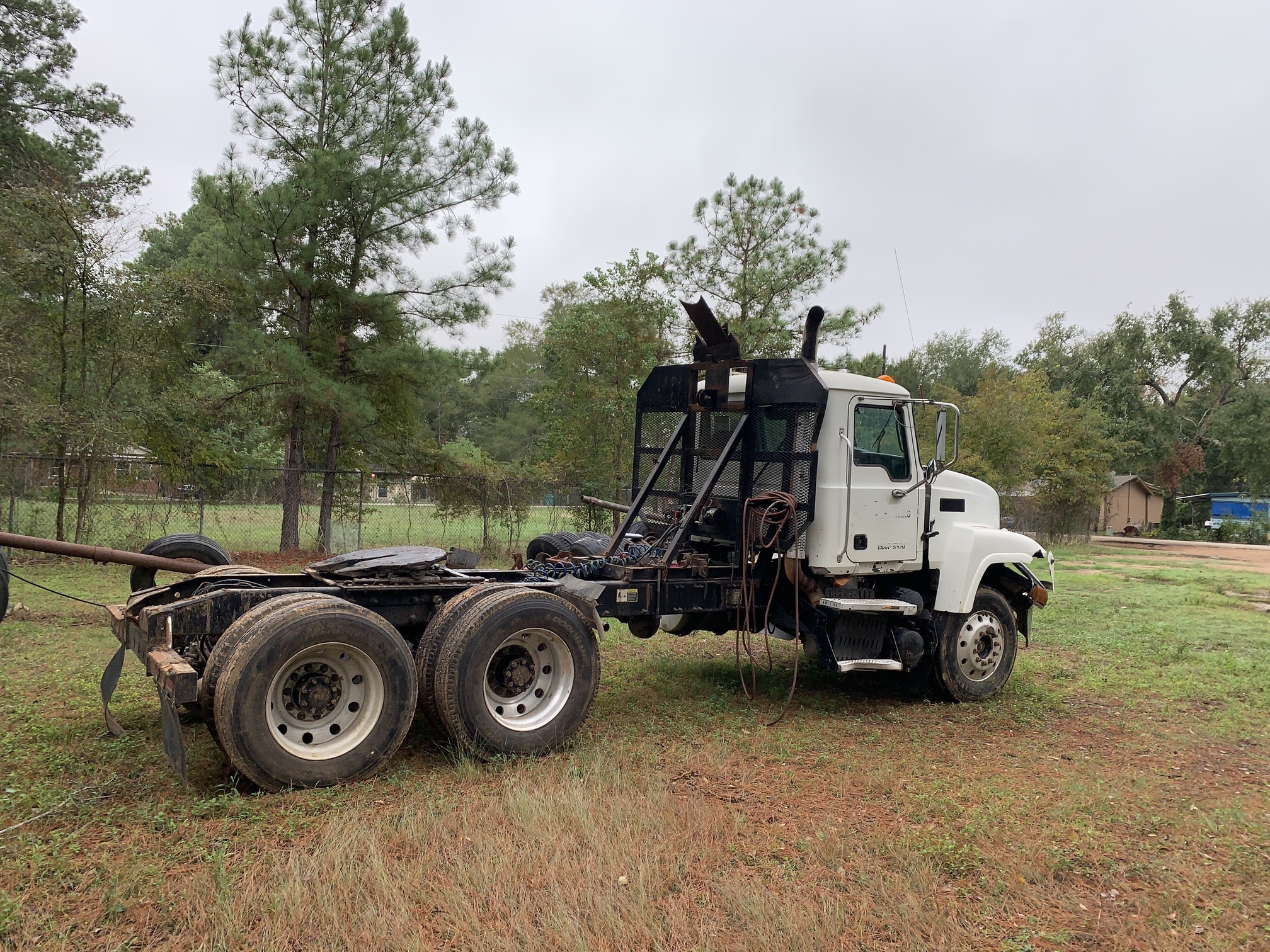 2010 MACK CHU613 - Image 3