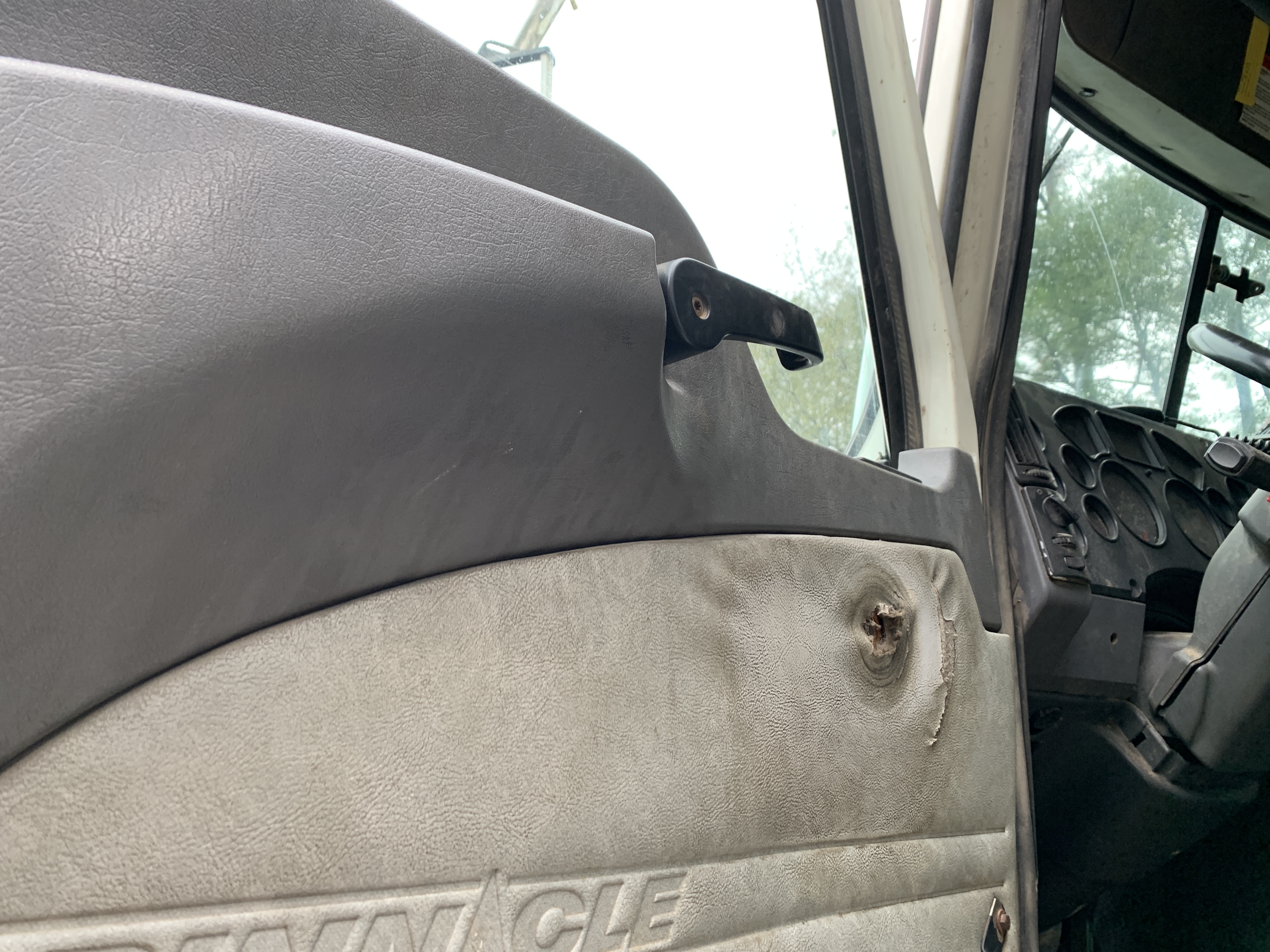 2010 MACK CHU613 - Image 7