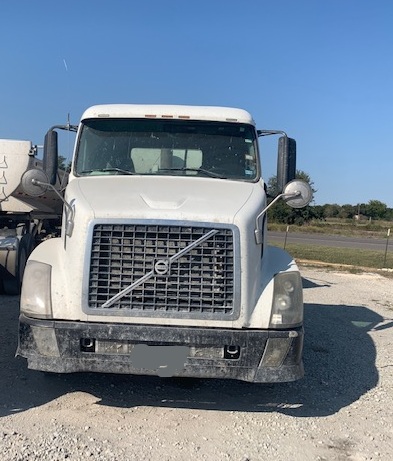 2011 VOLVO VNL - Image 2