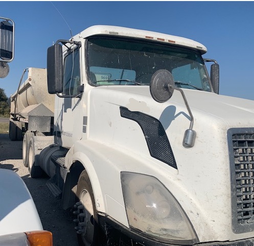 2011 VOLVO VNL - Image 5