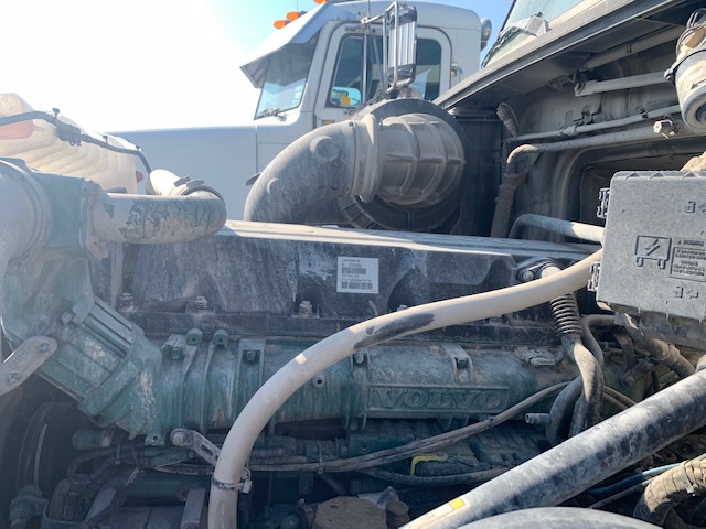 2011 VOLVO VNL - Image 9