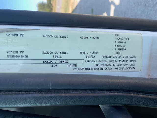 2011 VOLVO VNL - Image 18