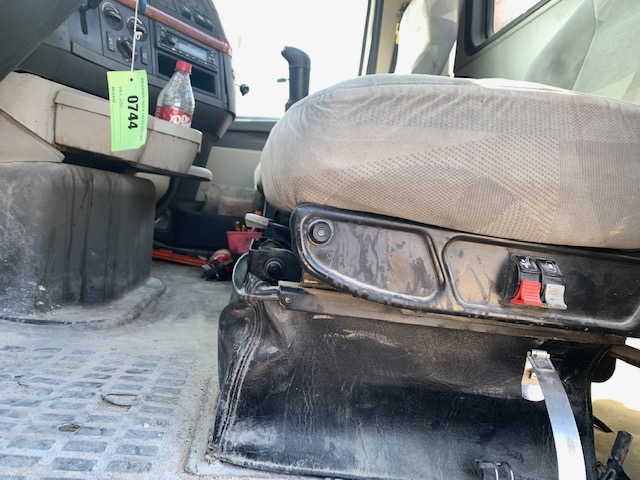 2011 VOLVO VNL - Image 30