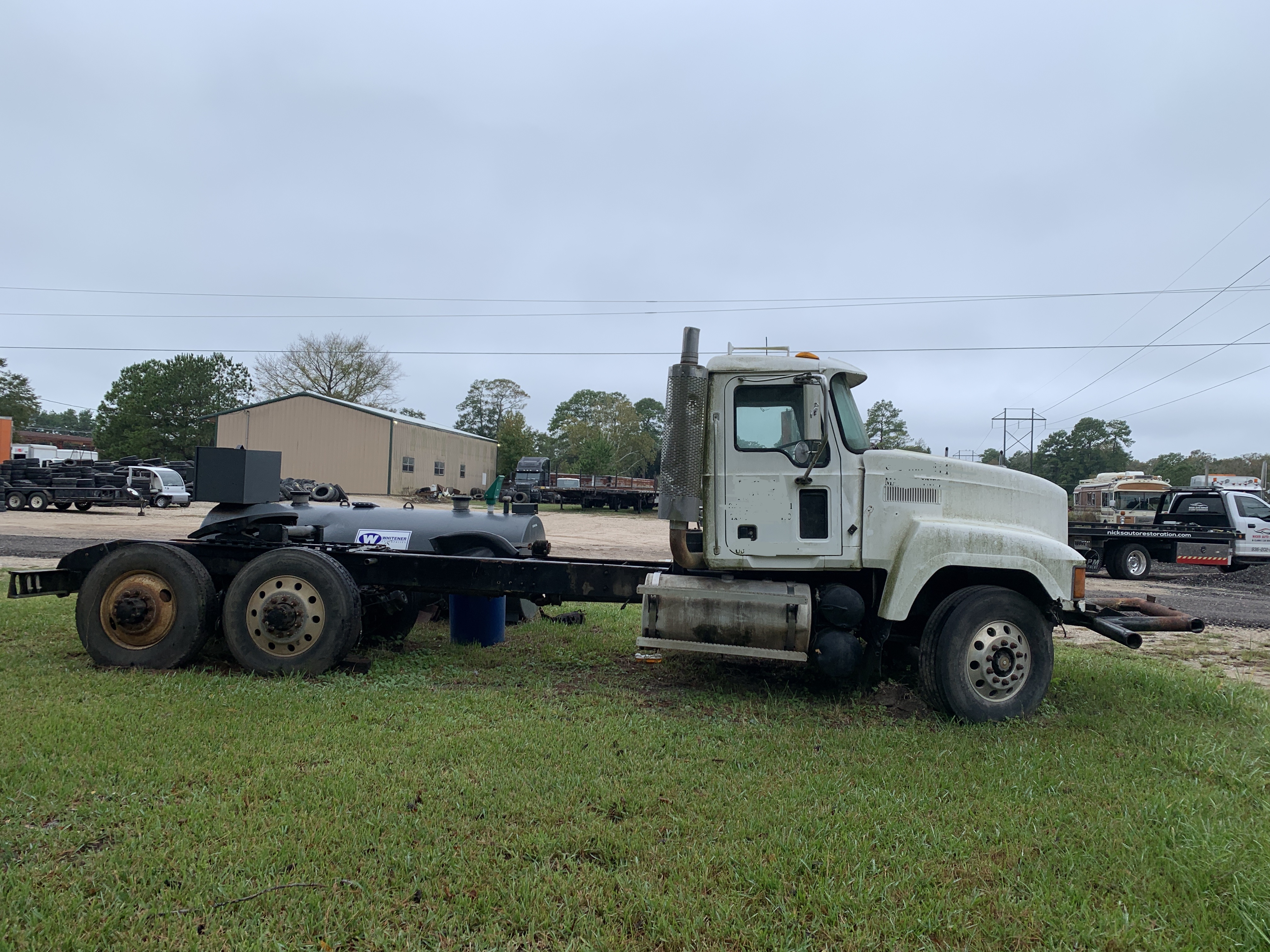 2004 MACK CHU613 - Image 2