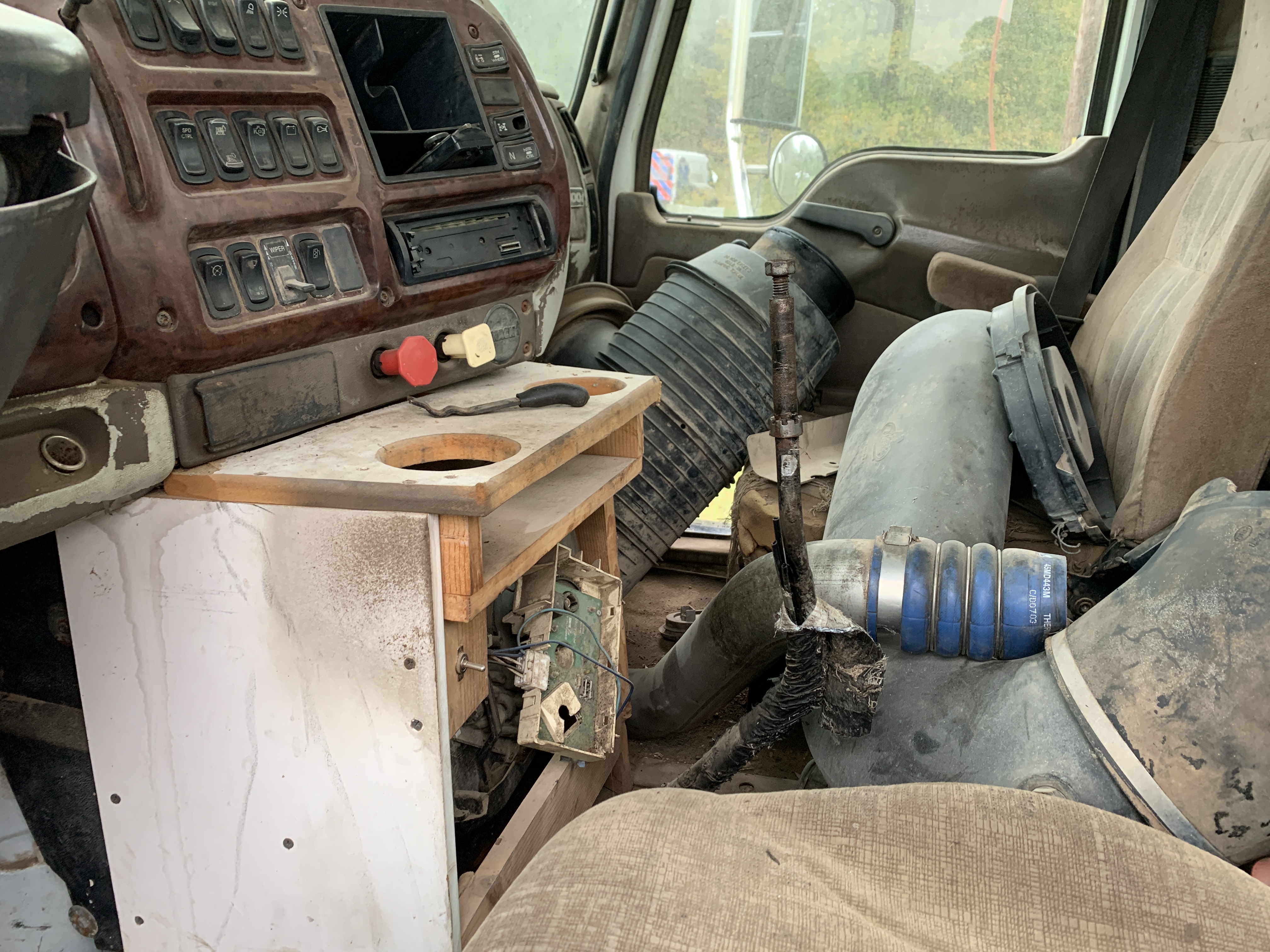 2004 MACK CHU613 - Image 6