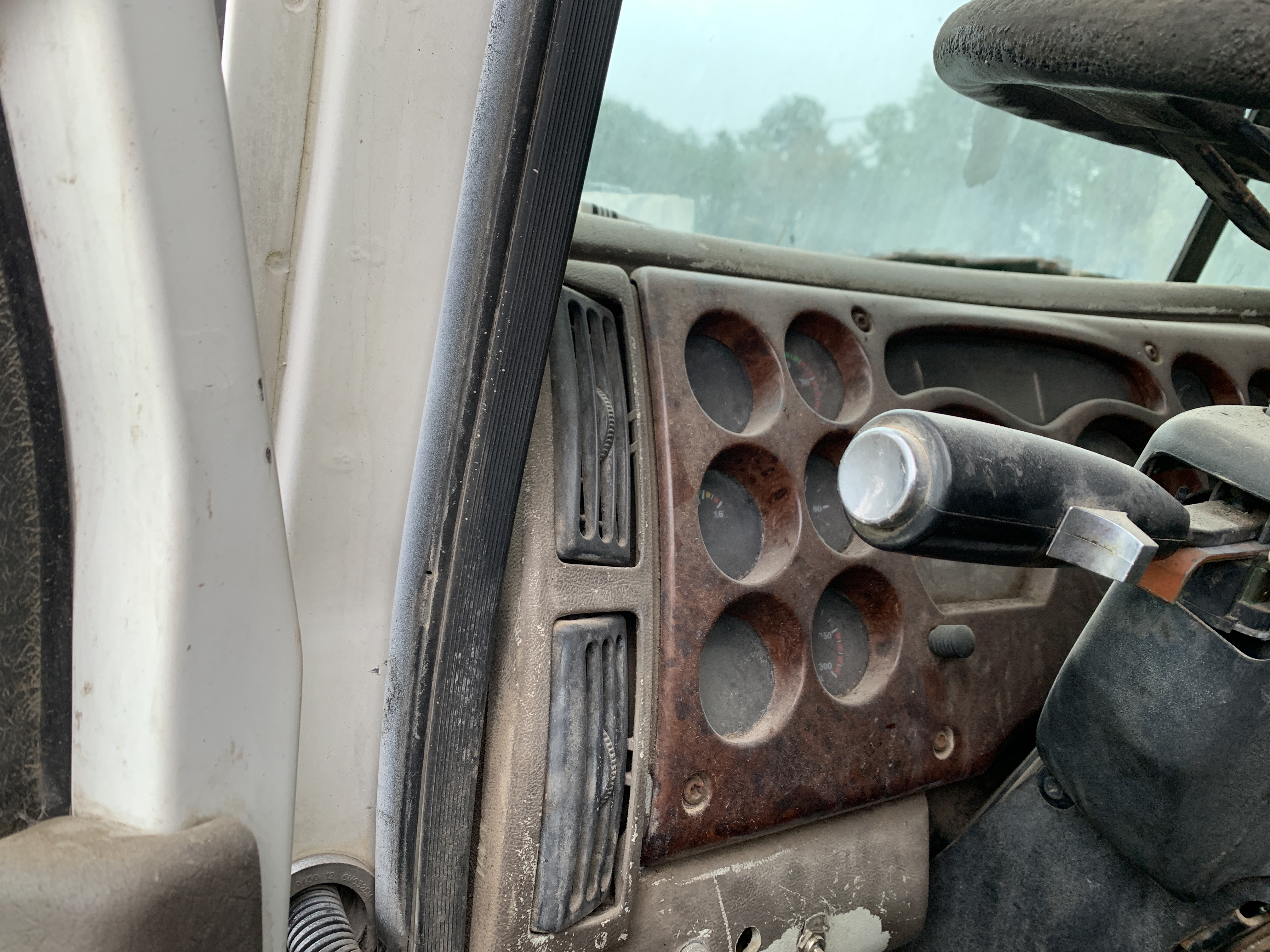 2004 MACK CHU613 - Image 8