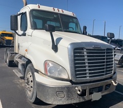 2017 FREIGHTLINER FLT - Image 1