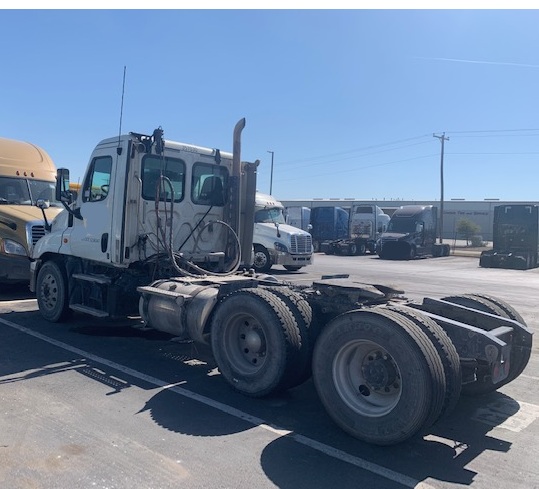 2017 FREIGHTLINER FLT - Image 6