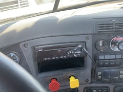 2017 FREIGHTLINER FLT - Image 11