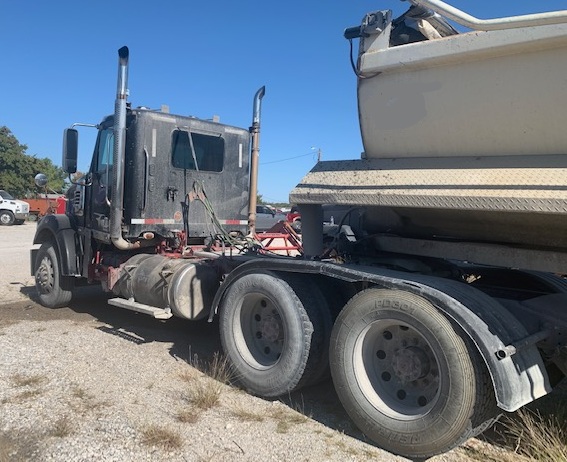 2011 FREIGHTLINER Coronado SD - view 4 of 30