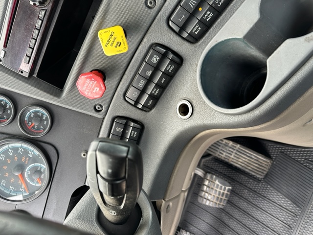 2018 FREIGHTLINER Cascadia - view 17 of 22