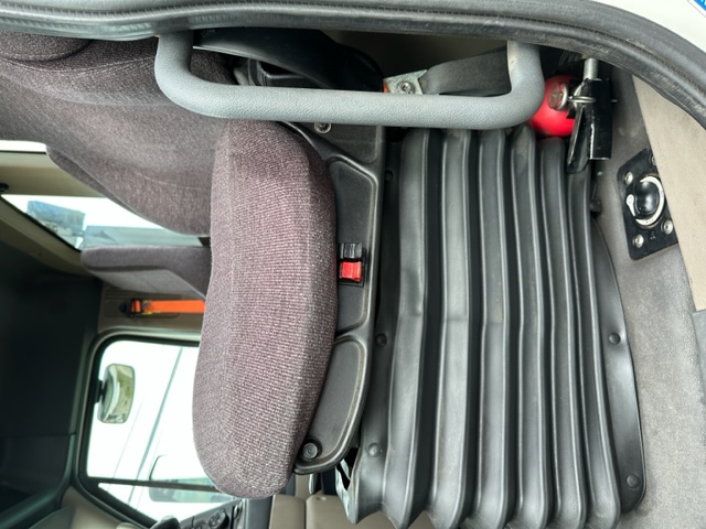 2018 FREIGHTLINER Cascadia - view 18 of 22