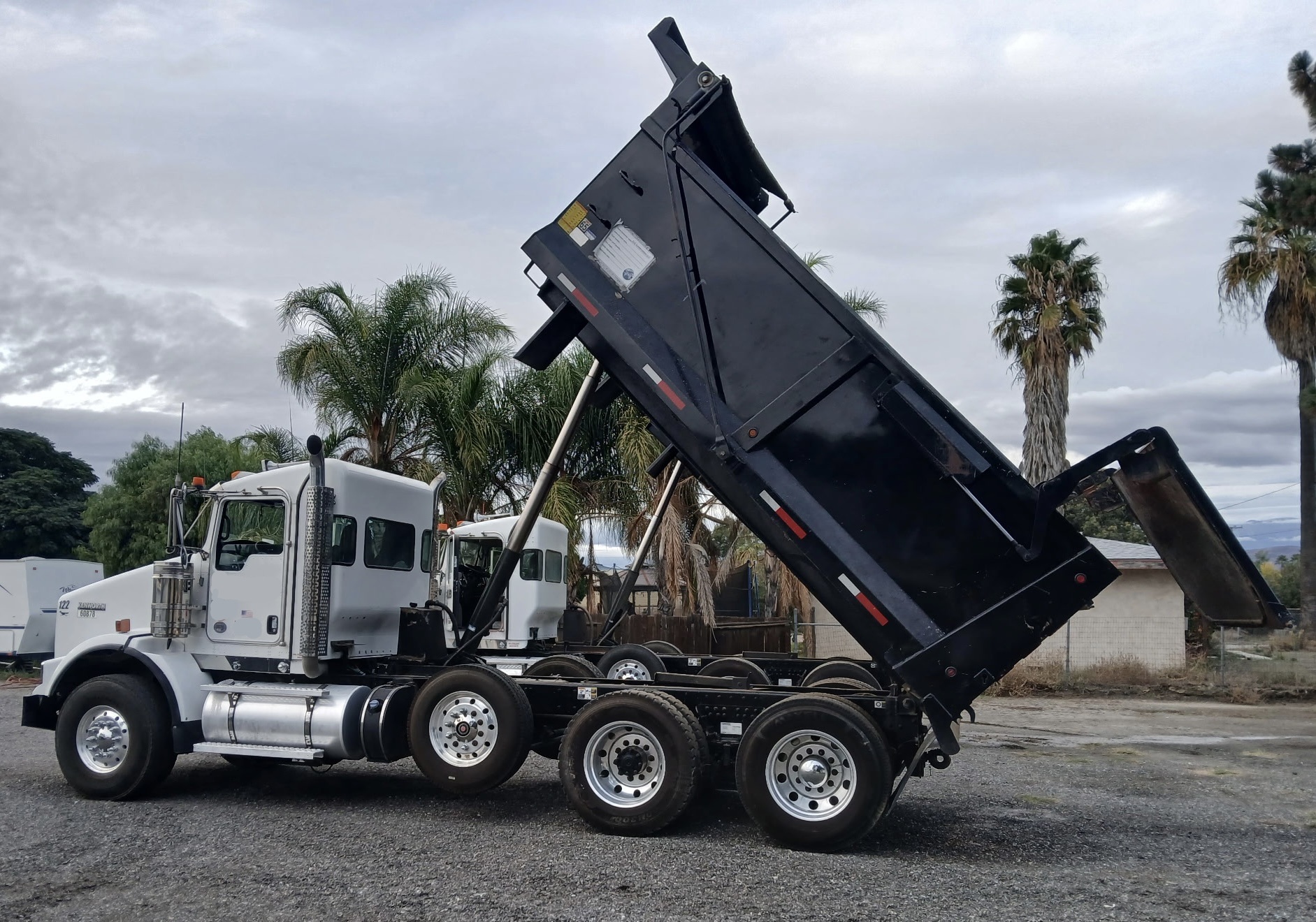 2020 KENWORTH T800 - Image 8