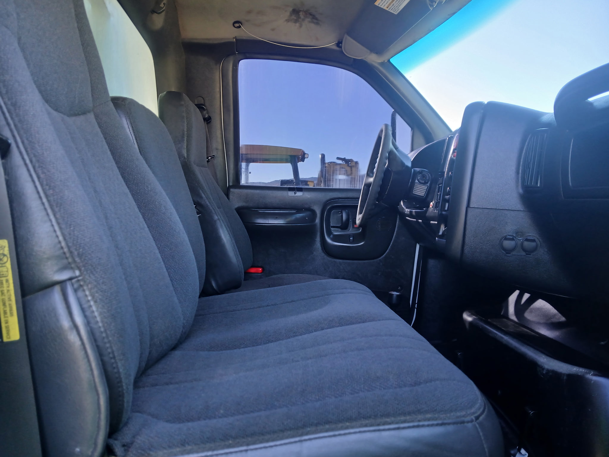 2004 CHEVROLET C7500 - Image 8