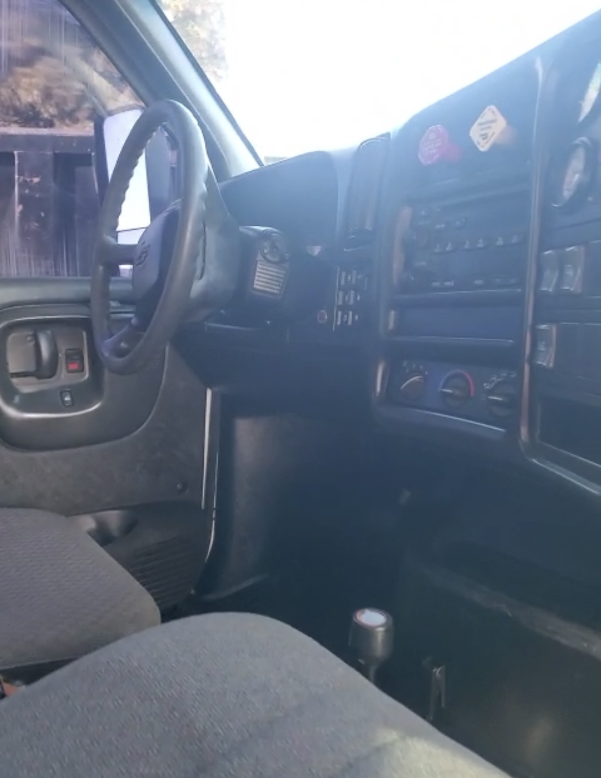 2004 CHEVROLET C7500 - Image 9