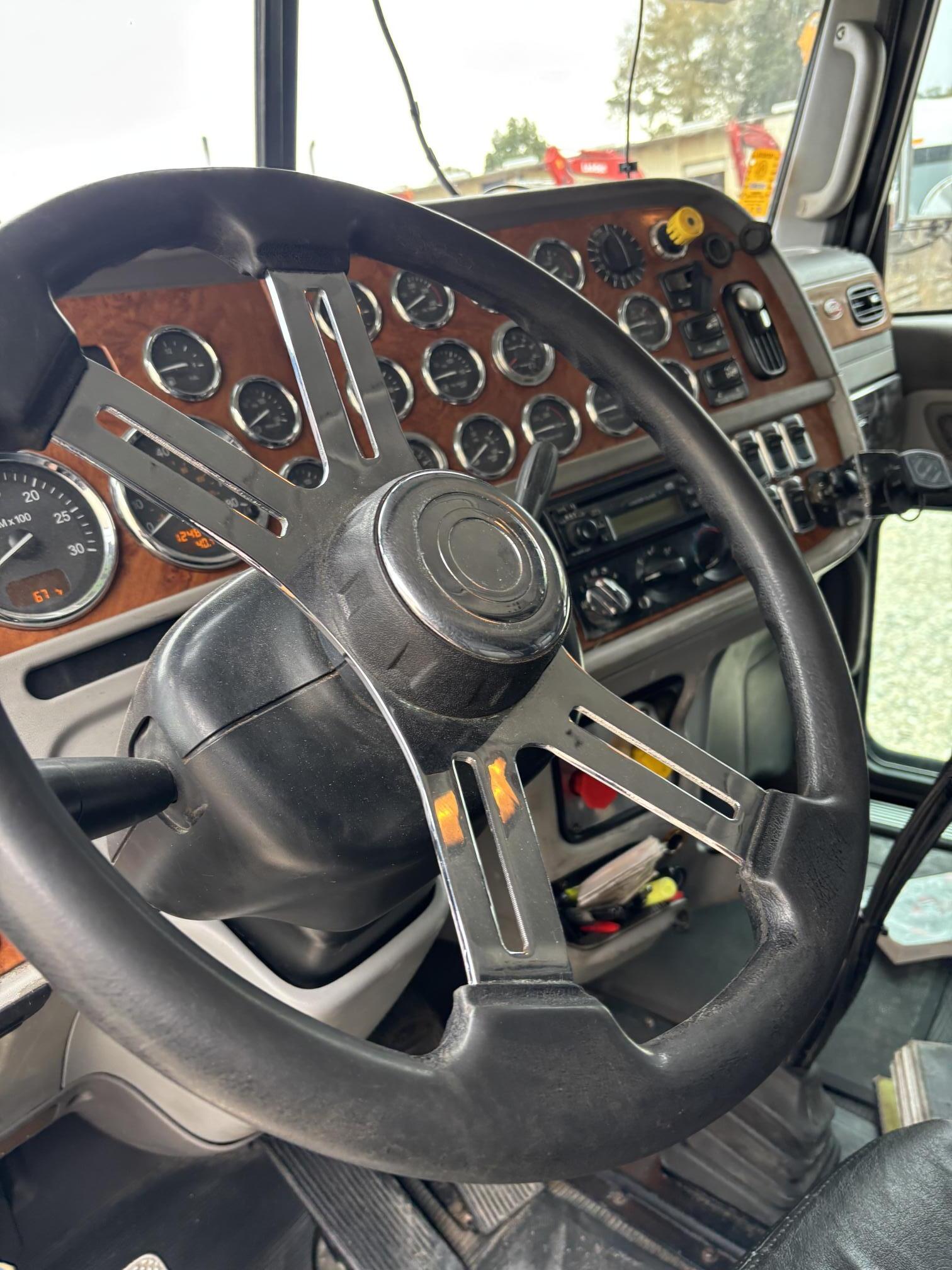 2006 PETERBILT 379 - Image 28