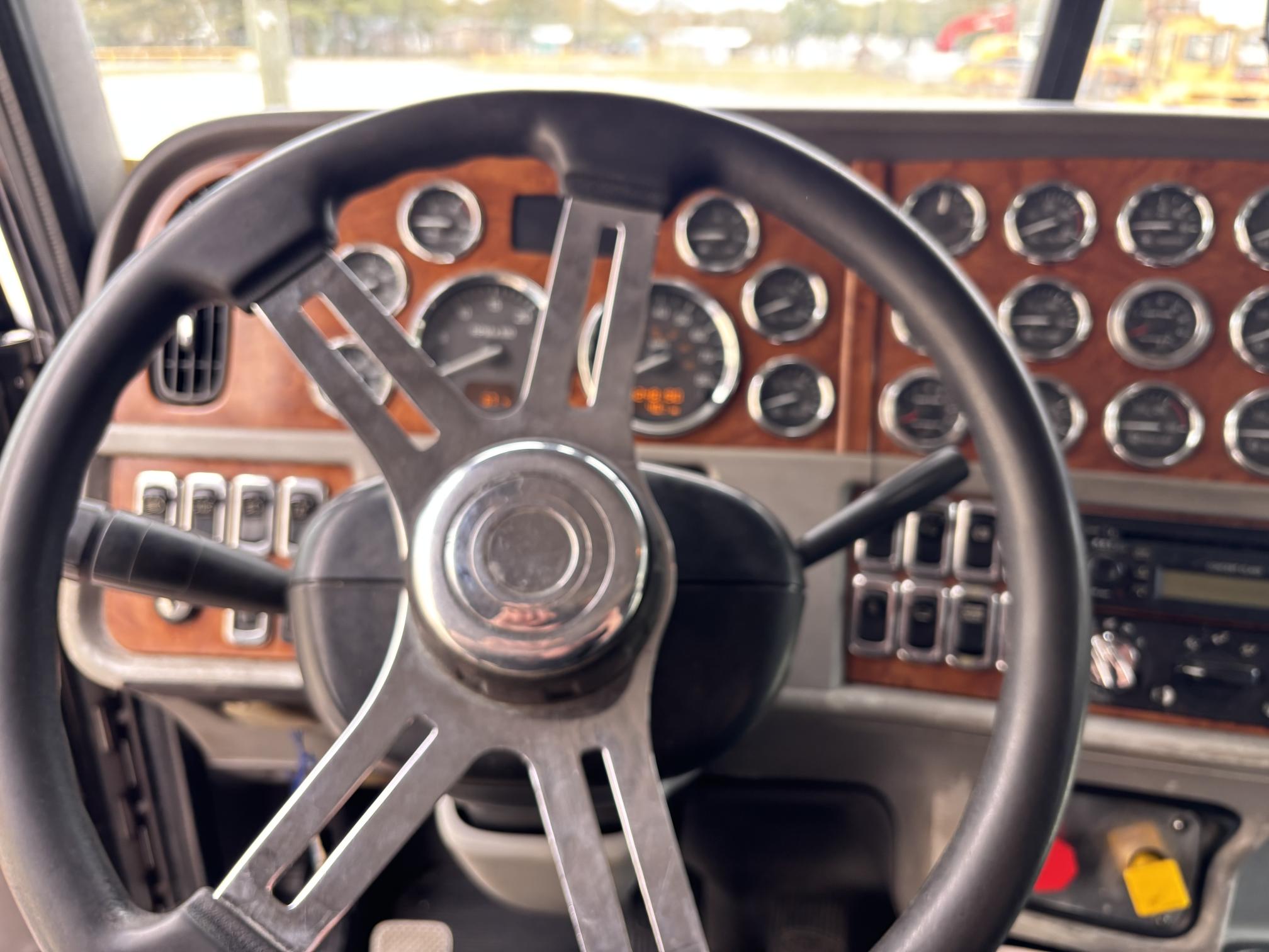 2006 PETERBILT 379 - Image 29