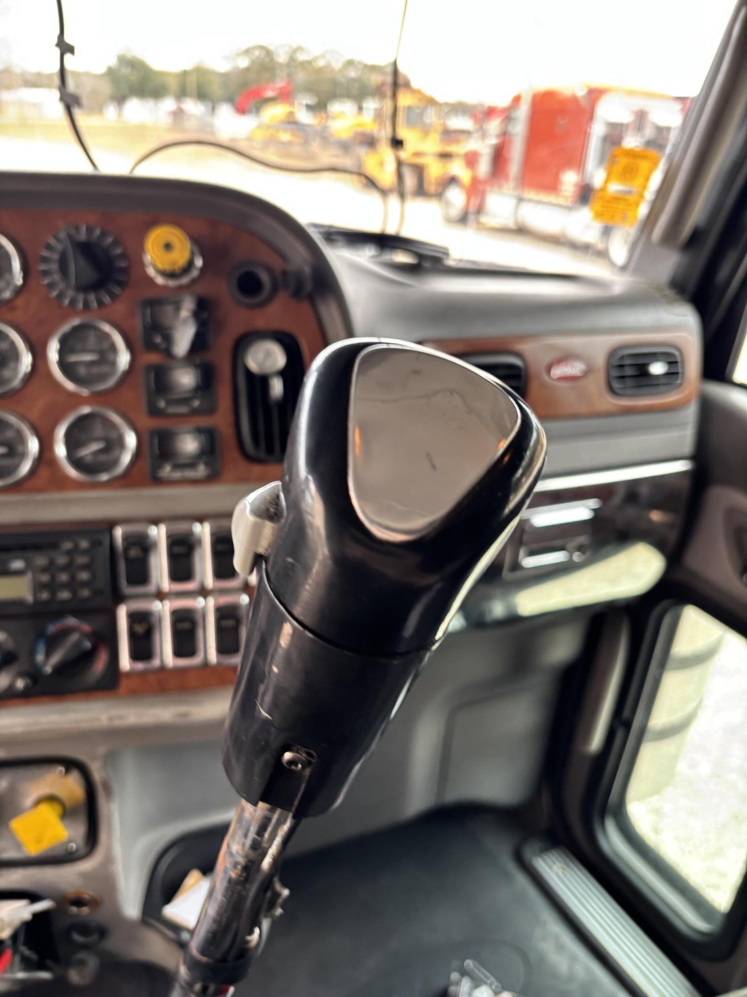 2006 PETERBILT 379 - Image 34