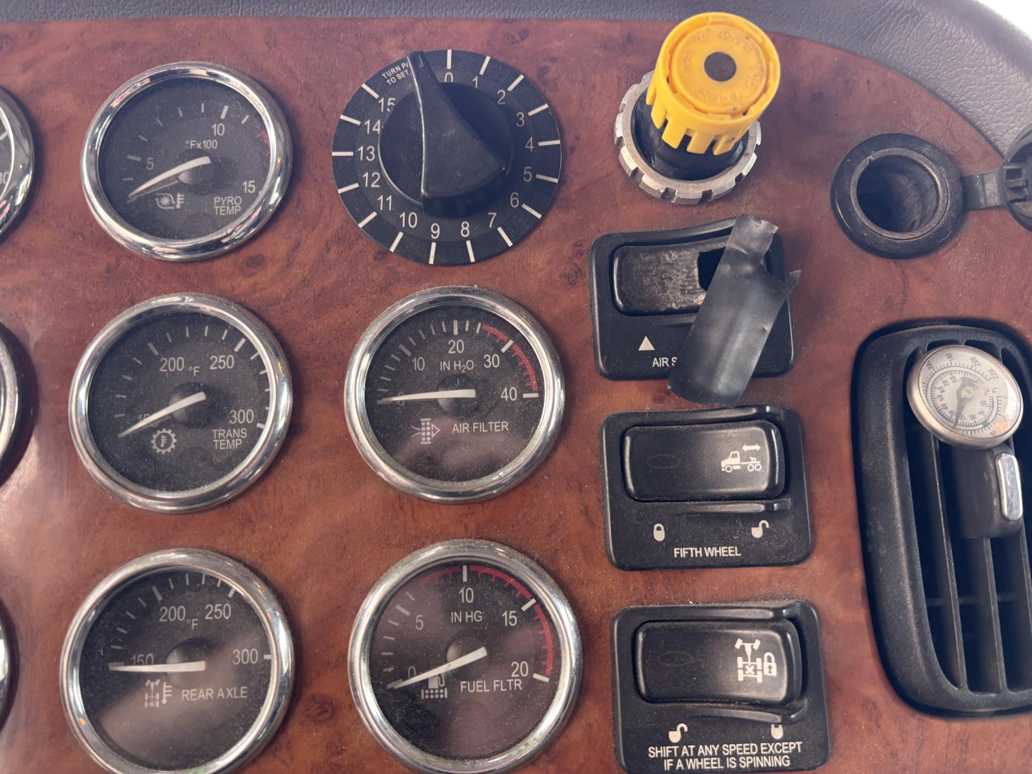 2006 PETERBILT 379 - Image 31