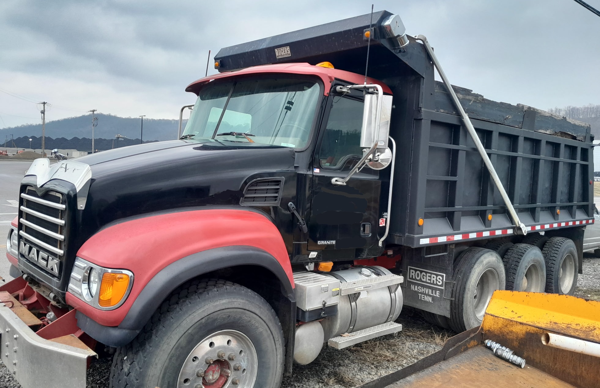 2006 MACK CV713 - view 2 of 6