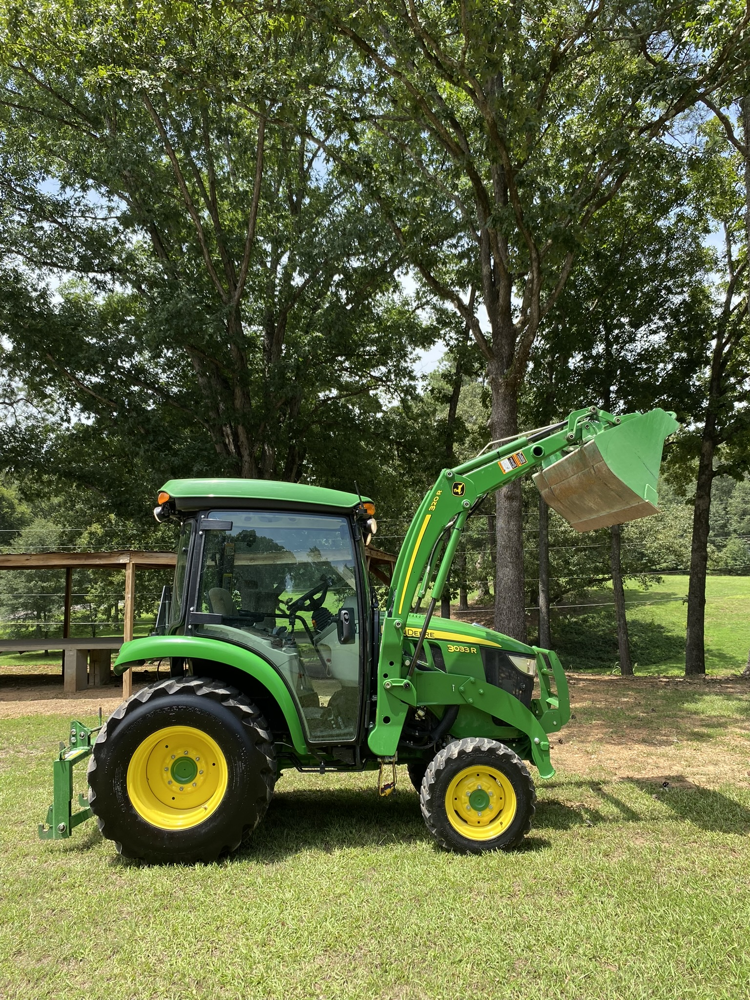 2018 JOHN DEERE 3033R - Image 2