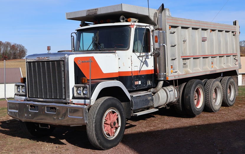 1981 GMC General - Image 3