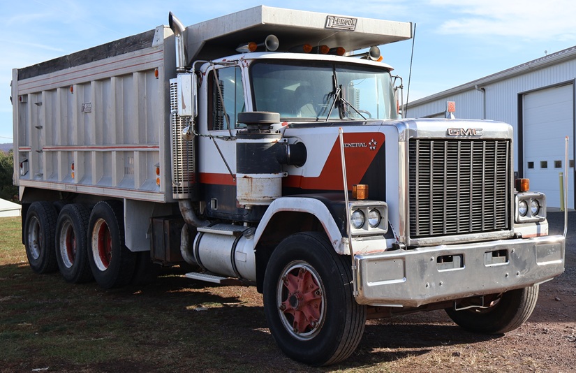 1981 GMC General - Image 5