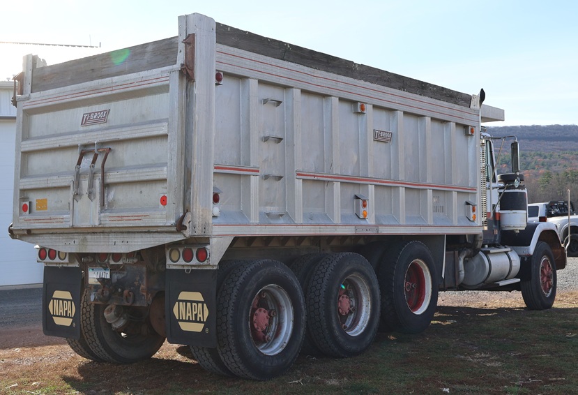 1981 GMC General - Image 8