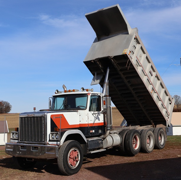 1981 GMC General - Image 2