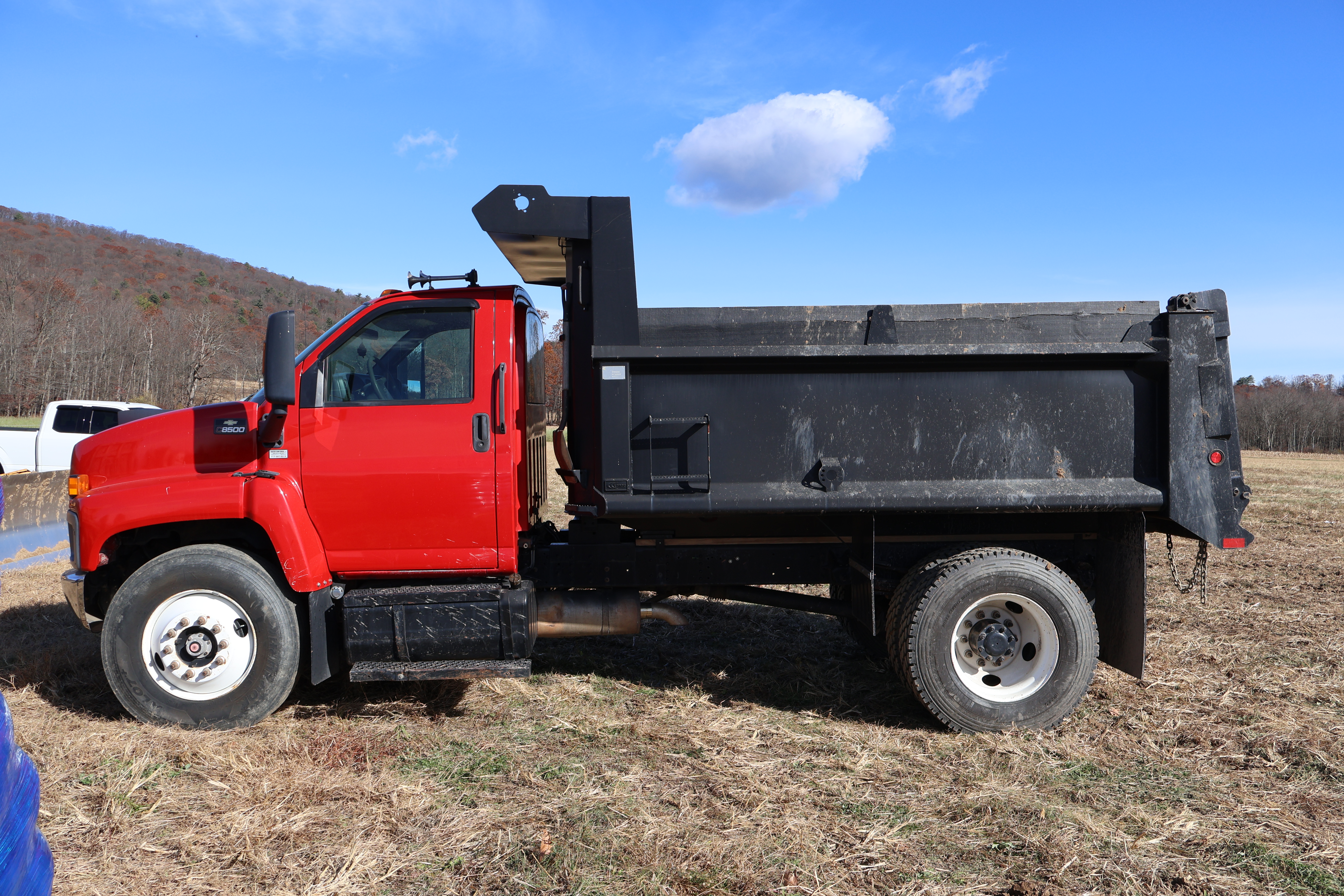 2005 CHEVROLET C8500 - view 2 of 40