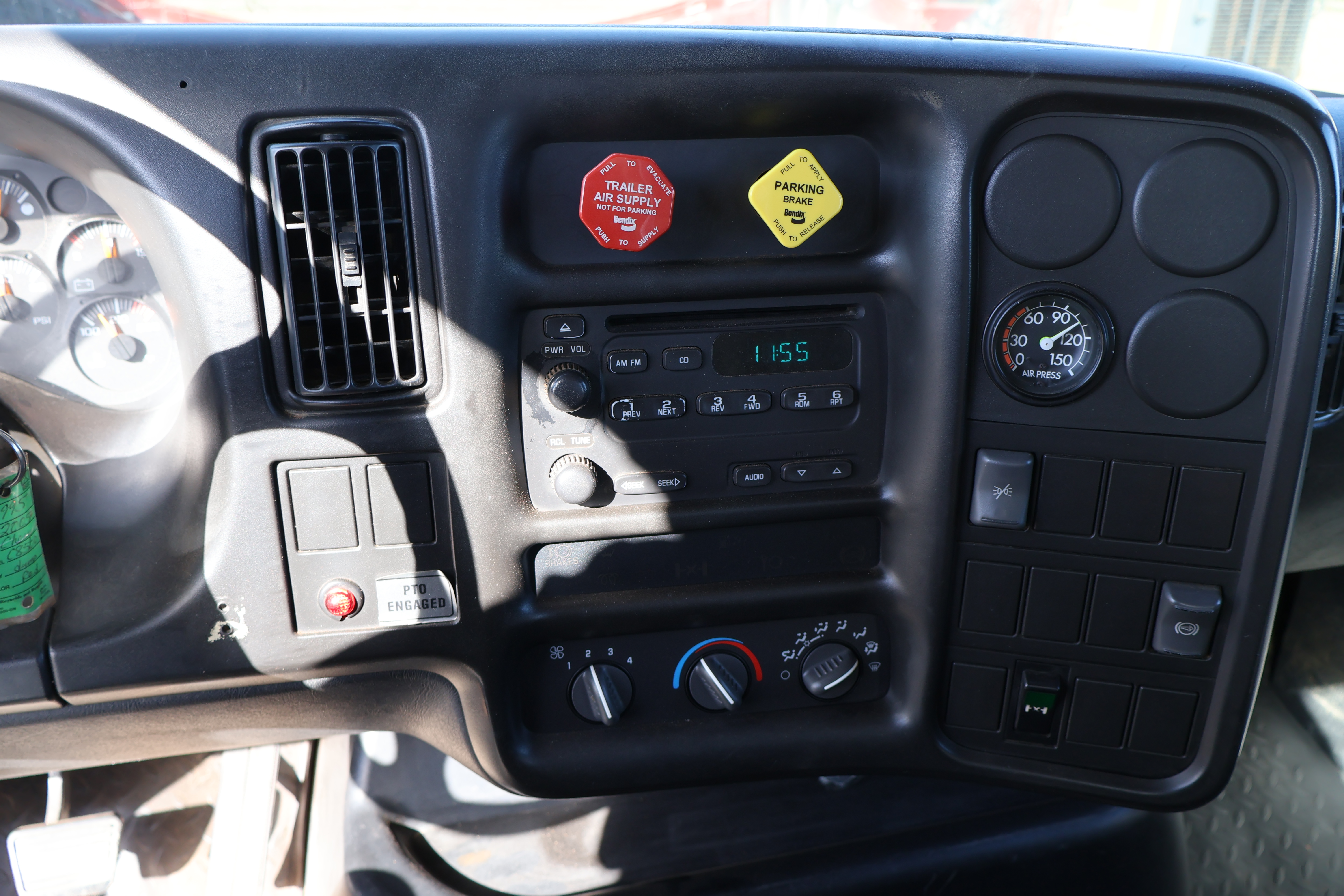 2005 CHEVROLET C8500 - Image 36